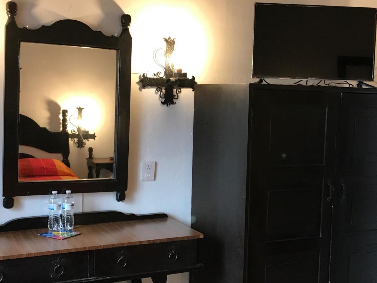 Hotel Villa De Flores Uruapan  Zewnętrze zdjęcie
