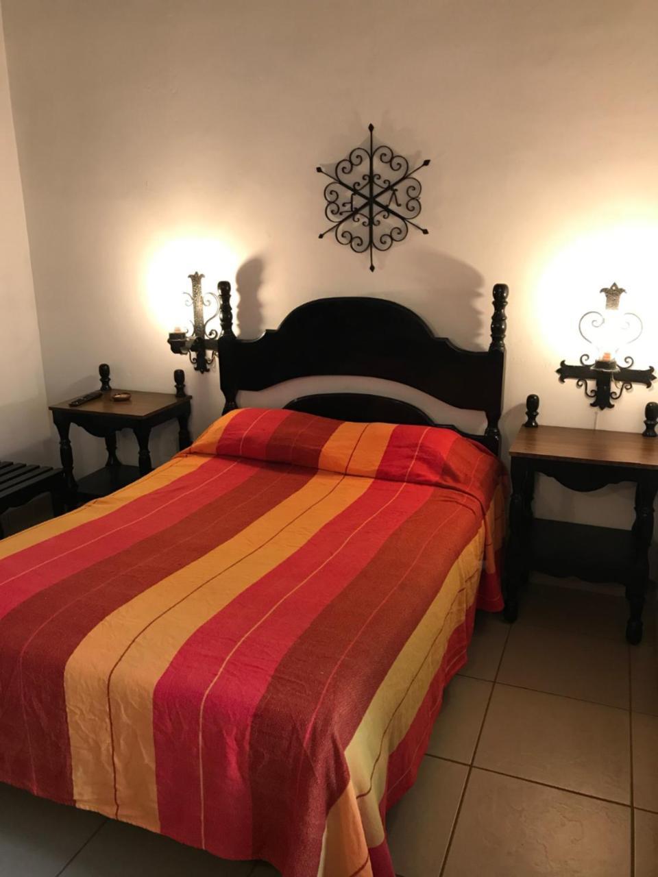 Hotel Villa De Flores Uruapan  Zewnętrze zdjęcie