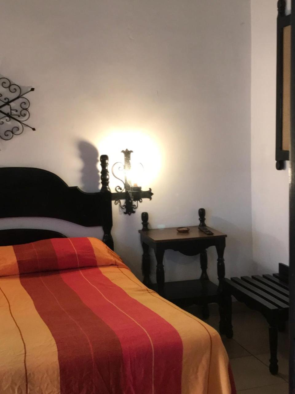 Hotel Villa De Flores Uruapan  Zewnętrze zdjęcie