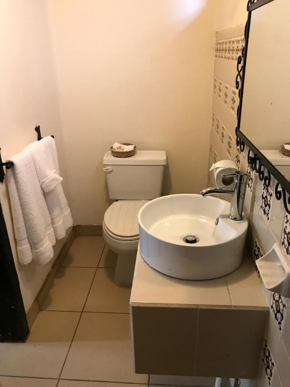Hotel Villa De Flores Uruapan  Zewnętrze zdjęcie