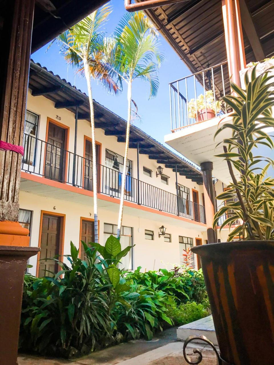 Hotel Villa De Flores Uruapan  Zewnętrze zdjęcie