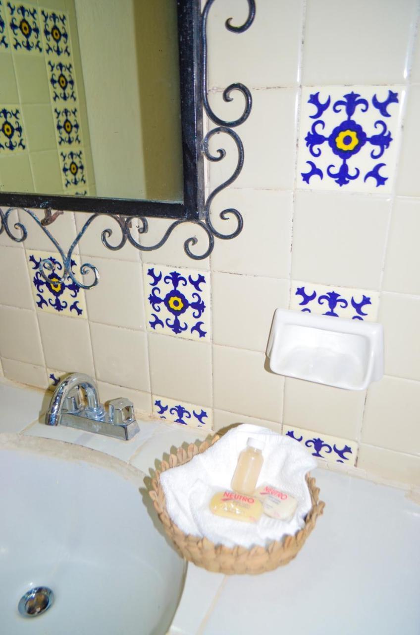 Hotel Villa De Flores Uruapan  Zewnętrze zdjęcie