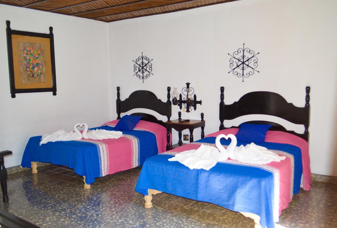 Hotel Villa De Flores Uruapan  Zewnętrze zdjęcie