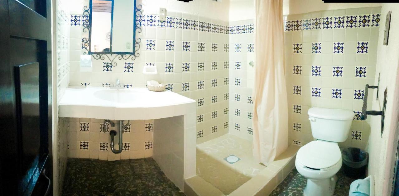 Hotel Villa De Flores Uruapan  Zewnętrze zdjęcie