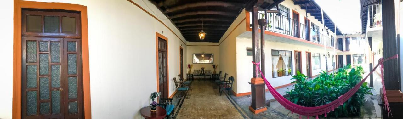 Hotel Villa De Flores Uruapan  Zewnętrze zdjęcie