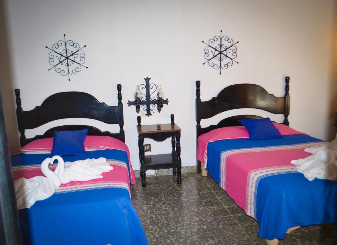 Hotel Villa De Flores Uruapan  Zewnętrze zdjęcie