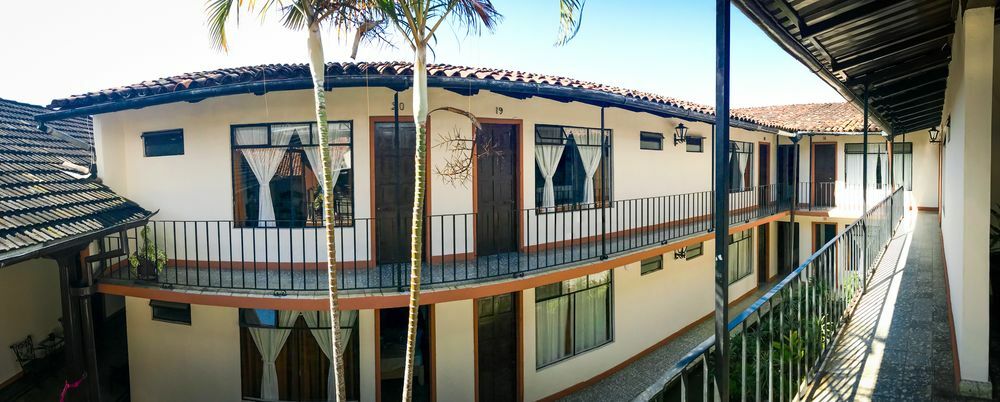 Hotel Villa De Flores Uruapan  Zewnętrze zdjęcie