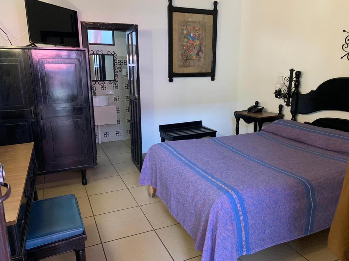 Hotel Villa De Flores Uruapan  Zewnętrze zdjęcie