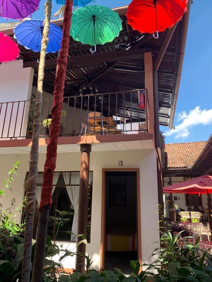 Hotel Villa De Flores Uruapan  Zewnętrze zdjęcie