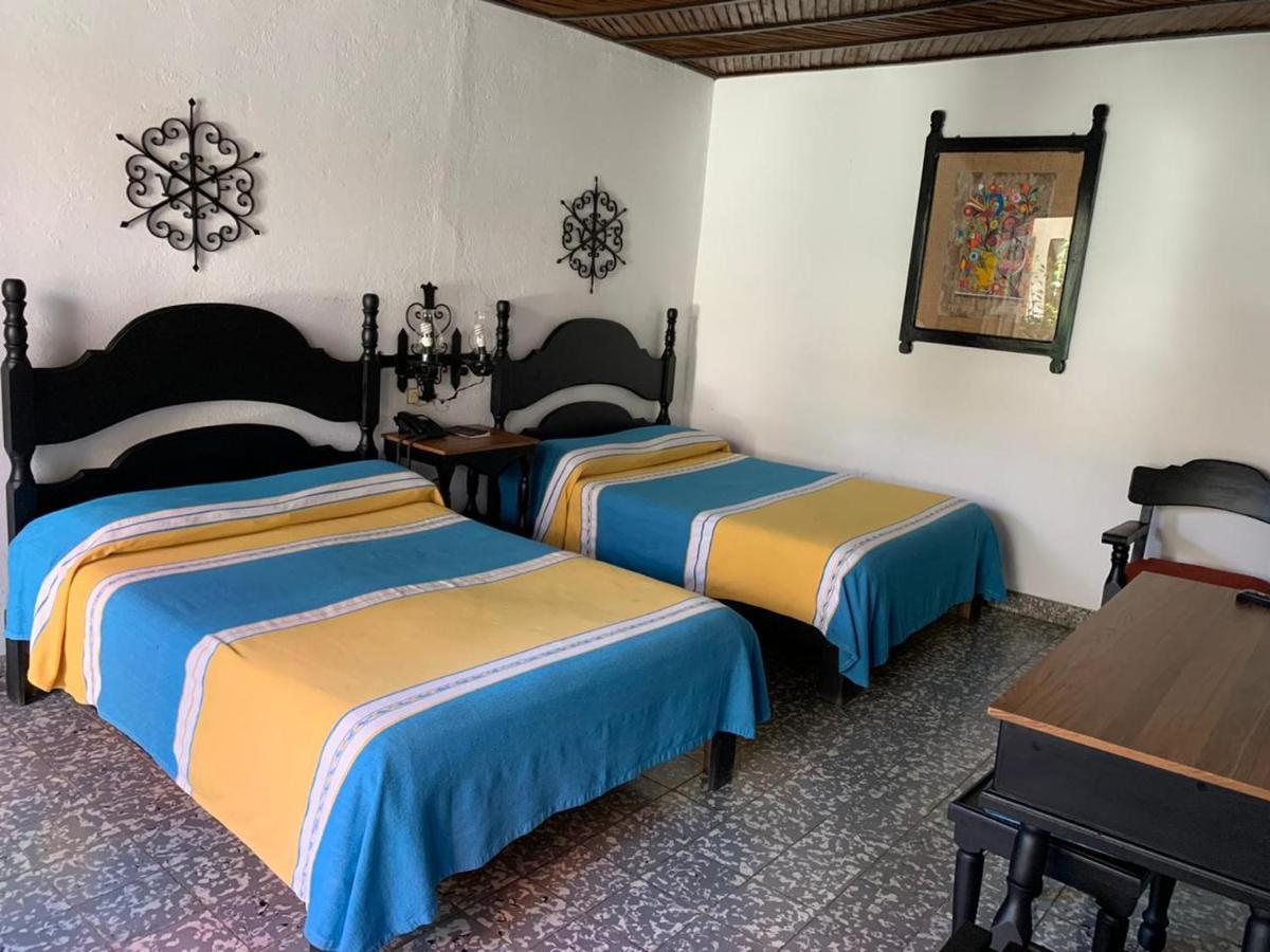Hotel Villa De Flores Uruapan  Zewnętrze zdjęcie
